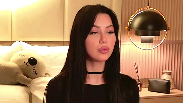 Leya Foxhall online show from 11-17-25, 11:05