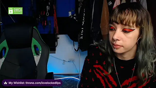 Snapshot of lovelockedlips chatting on 05-30-26, 05:54 lovelockedlips online show from 05-30-26, 05:54