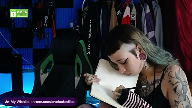 Snapshot of lovelockedlips chatting on 05-31-26, 05:59 lovelockedlips online show from 05-31-26, 05:59