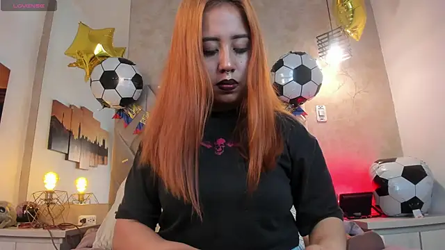 Snapshot of kailinmoonx chatting on 06-13-26, 12:58 kailinmoonx online show from 06-13-26, 12:58