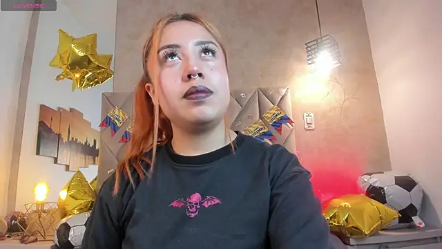 Snapshot of kailinmoonx chatting on 06-19-26, 01:04 kailinmoonx online show from 06-19-26, 01:04