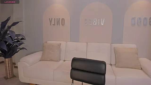 AmaliaCrus online show from 11-13-25, 07:57