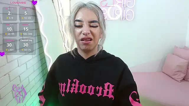 Snapshot of Malory_tay1 chatting on 11-16-25, 11:38 Malory tay1 online show from 11-16-25, 11:38