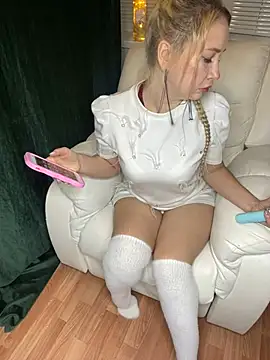 Nikusia online show from 03-21-25, 04:07