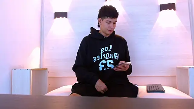 Jhojan twink online show from 12-16-25, 12:32