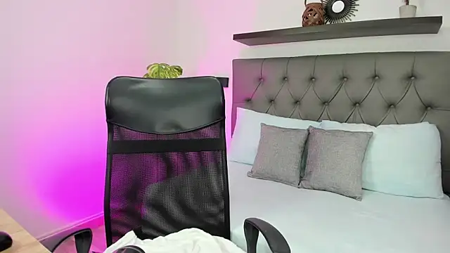 Snapshot of nina_blake chatting on 10-13-25, 12:38 nina blake online show from 10-13-25, 12:38