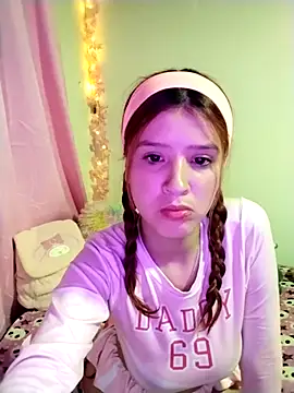 Snapshot of Sophie_joyy chatting on 10-07-25, 01:14 Sophie joyy online show from 10-07-25, 01:14