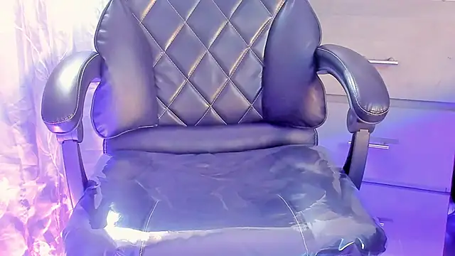 Snapshot of AliceStevens_ chatting on 11-28-25, 01:58 AliceStevens online show from 11-28-25, 01:58