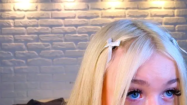 minigirl online show from 03-18-25, 04:04