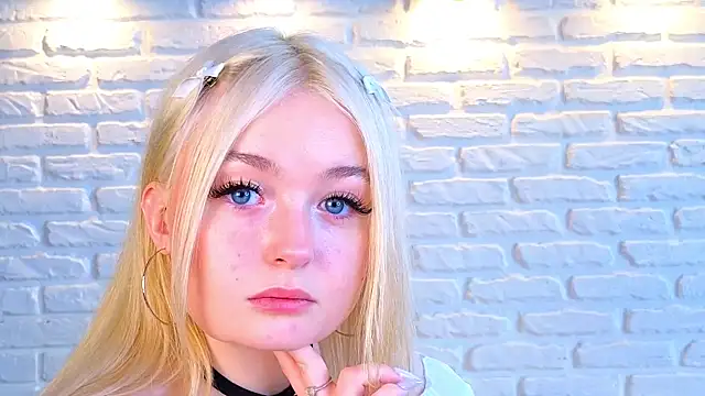 minigirl online show from 03-18-25, 10:14