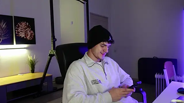 Brad Holloway online show from 11-08-25, 08:18