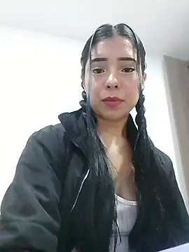 Snapshot of Emilybutterfly1 chatting on 09-25-25, 12:25 Emilybutterfly1 online show from 09-25-25, 12:25