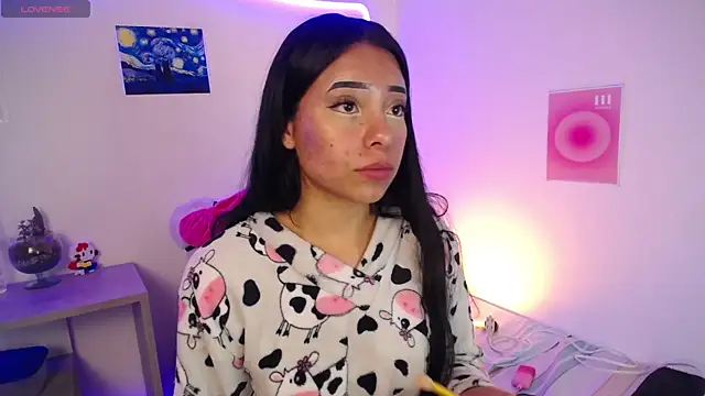 Snapshot of Emilybutterfly1 chatting on 09-27-25, 08:52 Emilybutterfly1 online show from 09-27-25, 08:52