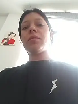 Snapshot of Emilybutterfly1 chatting on 10-22-25, 05:56 Emilybutterfly1 online show from 10-22-25, 05:56