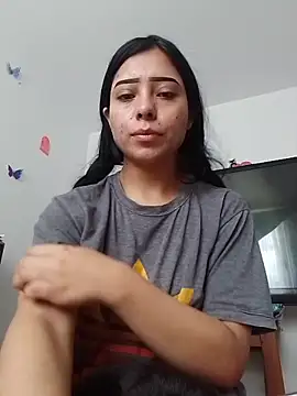 Snapshot of Emilybutterfly1 chatting on 10-24-25, 04:58 Emilybutterfly1 online show from 10-24-25, 04:58