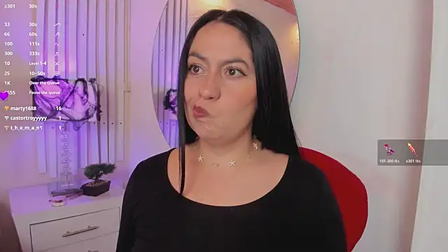 Snapshot of AliceCorner chatting on 10-24-25, 12:34 AliceCorner online show from 10-24-25, 12:34