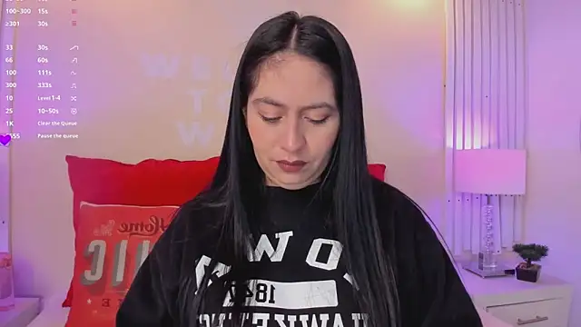 Snapshot of AliceCorner chatting on 11-11-25, 12:05 AliceCorner online show from 11-11-25, 12:05