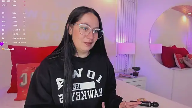 Snapshot of AliceCorner chatting on 11-21-25, 12:04 AliceCorner online show from 11-21-25, 12:04