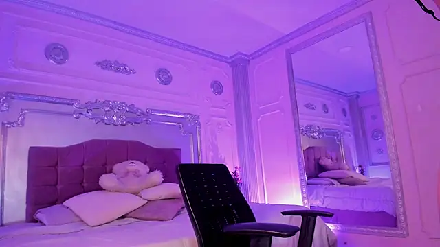 Snapshot of KatianPierce chatting on 11-25-25, 07:25 KatianPierce online show from 11-25-25, 07:25