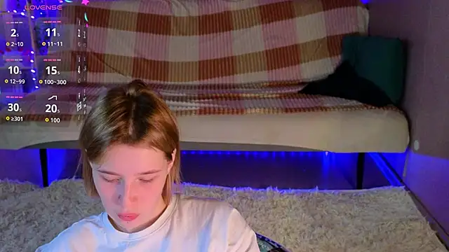 Snapshot of Tara_Lawson chatting on 06-11-26, 02:53 Tara Lawson online show from 06-11-26, 02:53