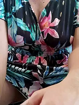 Snapshot of emiliemilf chatting on 11-06-25, 10:32 emiliemilf online show from 11-06-25, 10:32