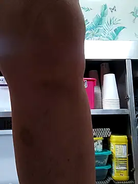 Snapshot of emiliemilf chatting on 11-14-25, 02:32 emiliemilf online show from 11-14-25, 02:32