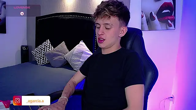 LiamWildx20 online show from 03-29-26, 04:45