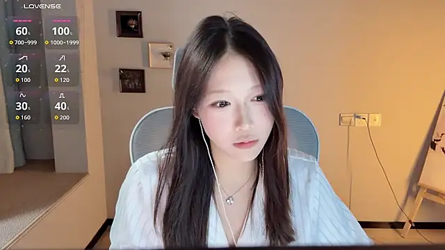 Snapshot of -monica-tina- chatting on 07-08-26, 10:20 -monica-tina- online show from 07-08-26, 10:20