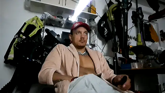 Snapshot of TAIZ69WORLD chatting on 09-15-25, 02:17 TAIZ69WORLD online show from 09-15-25, 02:17