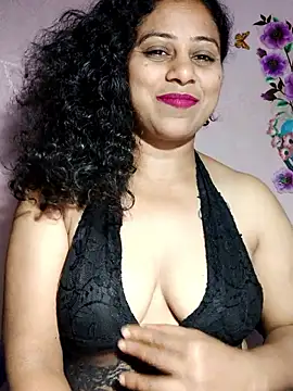Snapshot of JENNIFERtamil chatting on 03-18-26, 08:01 JENNIFERtamil online show from 03-18-26, 08:01