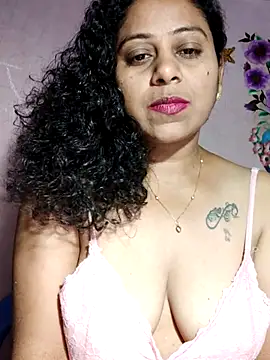 Snapshot of JENNIFERtamil chatting on 04-12-26, 07:52 JENNIFERtamil online show from 04-12-26, 07:52