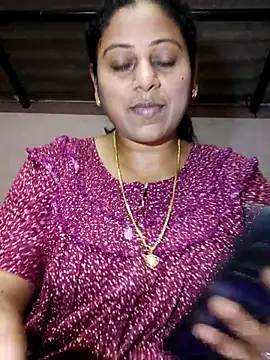 Snapshot of JENNIFERtamil chatting on 04-24-26, 07:33 JENNIFERtamil online show from 04-24-26, 07:33