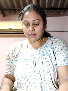 Snapshot of JENNIFERtamil chatting on 05-15-26, 07:48 JENNIFERtamil online show from 05-15-26, 07:48