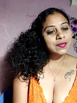 Snapshot of JENNIFERtamil chatting on 05-16-26, 06:39 JENNIFERtamil online show from 05-16-26, 06:39
