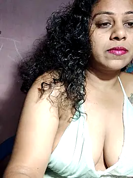 Snapshot of JENNIFERtamil chatting on 05-17-26, 06:26 JENNIFERtamil online show from 05-17-26, 06:26