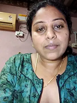 Snapshot of JENNIFERtamil chatting on 05-18-26, 07:58 JENNIFERtamil online show from 05-18-26, 07:58