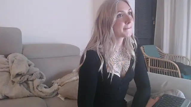 tattoobbgirl online show from 11-26-25, 05:47