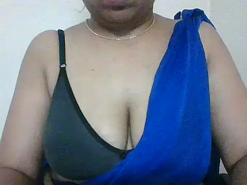 Snapshot of snehashreyatamil chatting on 12-05-25, 07:50 snehashreyatamil online show from 12-05-25, 07:50