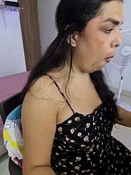 Snapshot of ciacam_ chatting on 11-17-25, 03:51 ciacam online show from 11-17-25, 03:51