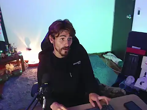 Snapshot of Aaron_malikk chatting on 10-20-25, 09:37 Aaron malikk online show from 10-20-25, 09:37