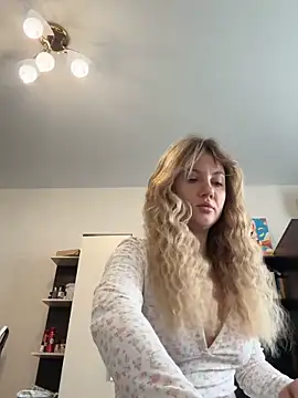 Snapshot of mollygirll chatting on 10-02-25, 08:21 mollygirll online show from 10-02-25, 08:21