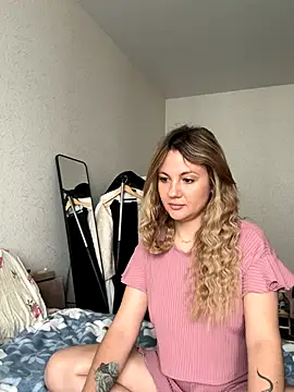 Snapshot of mollygirll chatting on 10-03-25, 09:17 mollygirll online show from 10-03-25, 09:17