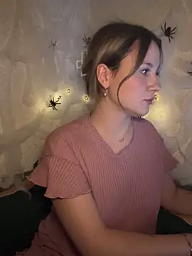 Snapshot of mollygirll chatting on 10-21-25, 06:19 mollygirll online show from 10-21-25, 06:19