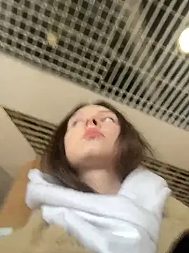 MilaBee online show from 03-22-25, 05:49