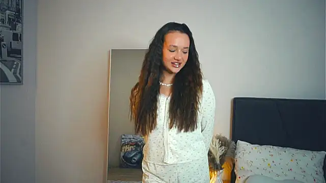 Snapshot of LynnaCurvin chatting on 03-21-25, 06:05 LynnaCurvin online show from 03-21-25, 06:05