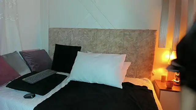 angelinarouse  online show from 01-14-26, 01:00