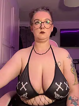 Snapshot of Ms_Lunar-Lust chatting on 10-16-25, 04:19 Ms Lunar-Lust online show from 10-16-25, 04:19