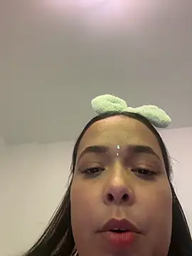 Deepika padukoneNisha online show from 10-24-25, 03:52