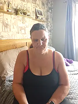 MissQueenBeex online show from 09-30-25, 01:38