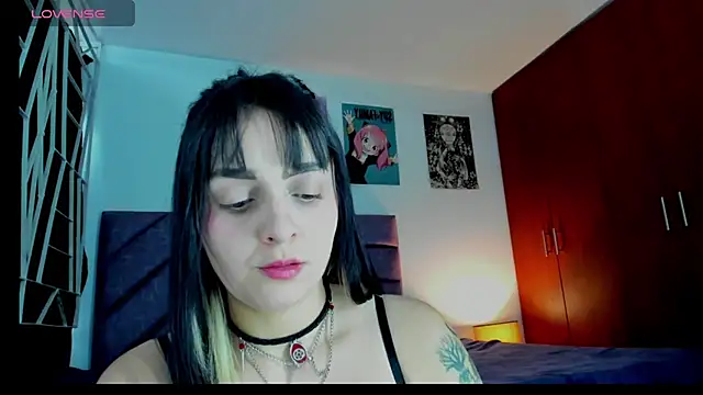 Snapshot of KARINNA__RAVEN chatting on 05-17-26, 09:00 KARINNA RAVEN online show from 05-17-26, 09:00